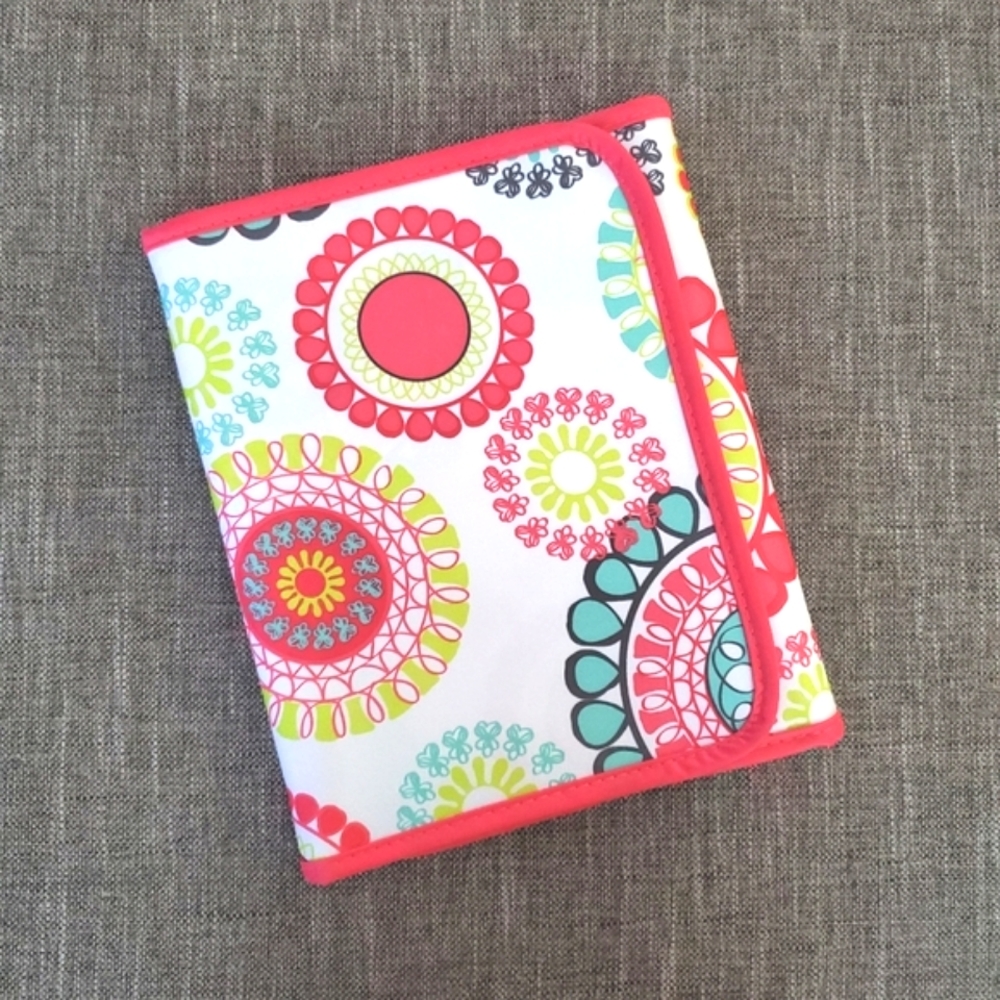 Thirty-One fold-it-up organizer tablet case in Citrus Medallion